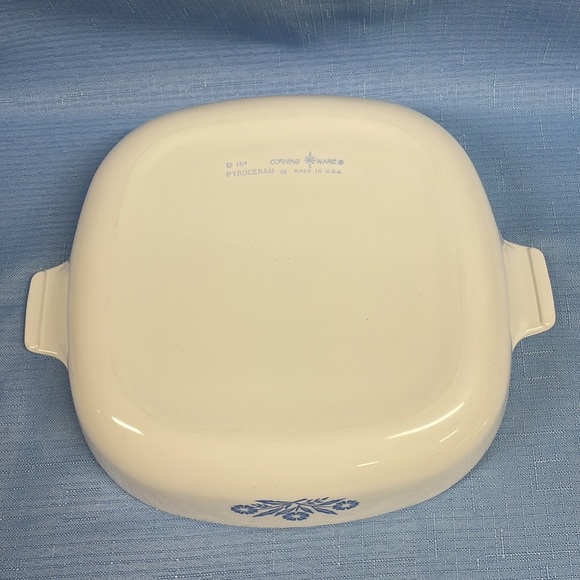 Corning ware blue cornflower Pyroceram 9” covered casserole - Picture 3 of 7